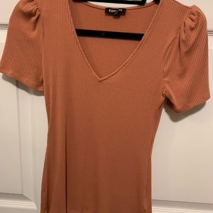 Peach Puffy Sleeves V Neck Stretchy Shirt 🍑